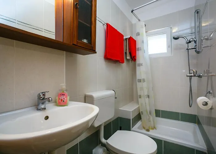 Guki Reihenhaeuser * Malinska