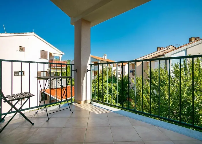 Guki Reihenhaeuser * Malinska