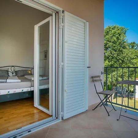 Appartement Guki Reihenhaeuser Malinska