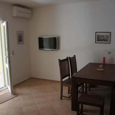 Appartement Guki Reihenhaeuser Malinska