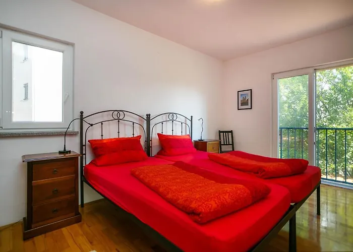 Guki Reihenhaeuser * Malinska