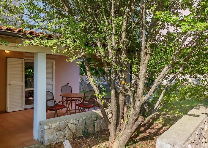 Guki Reihenhaeuser Apartament Malinska