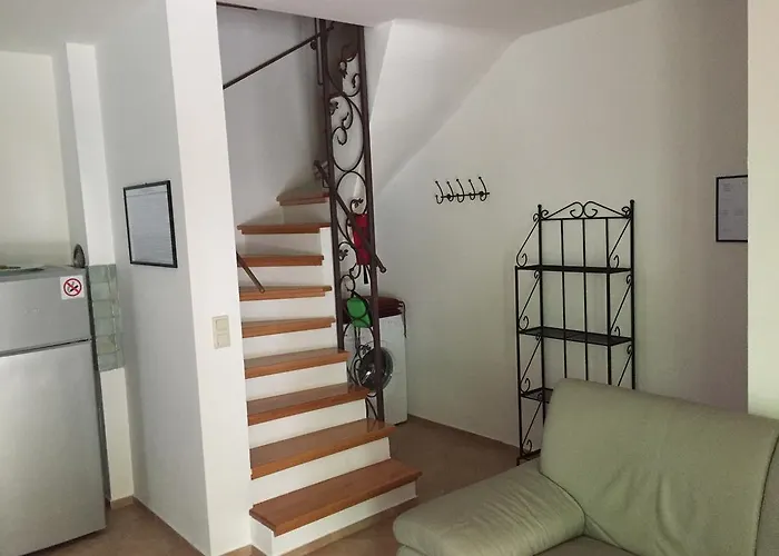 Guki Reihenhaeuser * Malinska