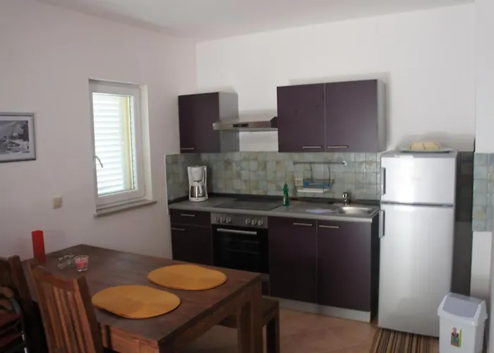 Guki Reihenhaeuser Apartament Malinska