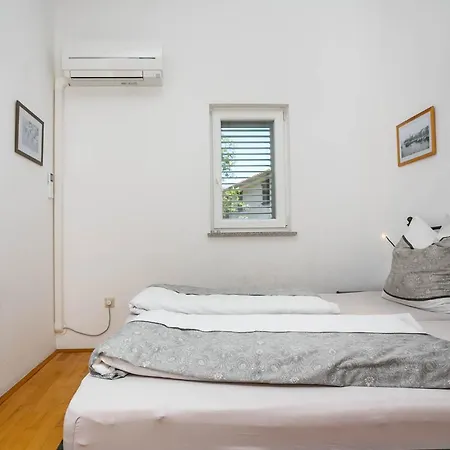 Guki Reihenhaeuser Malinska