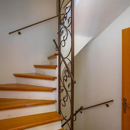 Guki Reihenhaeuser *