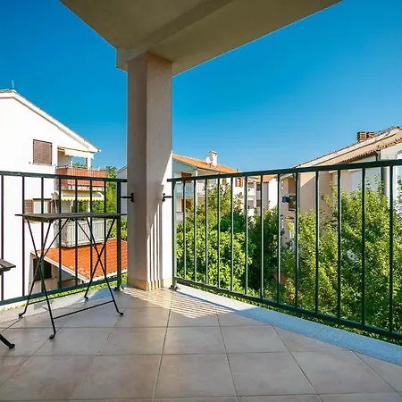 Guki Reihenhaeuser * Malinska