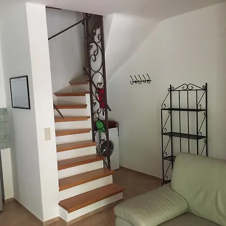 Guki Reihenhaeuser * Malinska